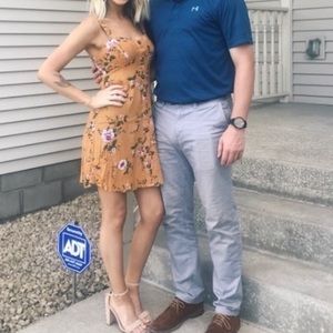 AMERICAN EAGLE XS yellow dress, adjustable sleeves